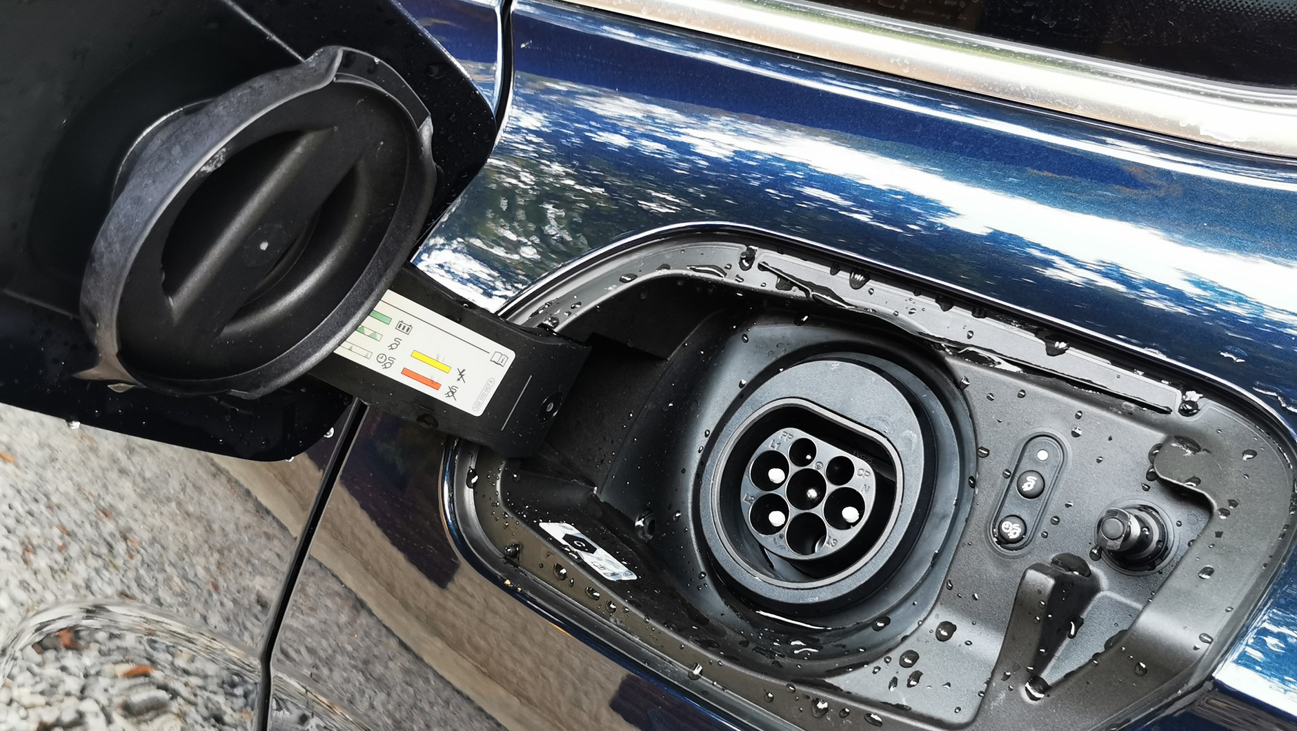 Touareg dostępny jest z napędami hybrydowymi Plug-in w dwóch wersjach