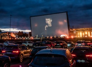 Kino samochodowe znowu stanie się popularne? Seanse pod chmurką także w Polsce