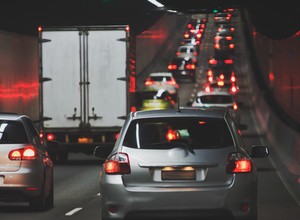 Korek w tunelu: jaki należy zachować odstęp?