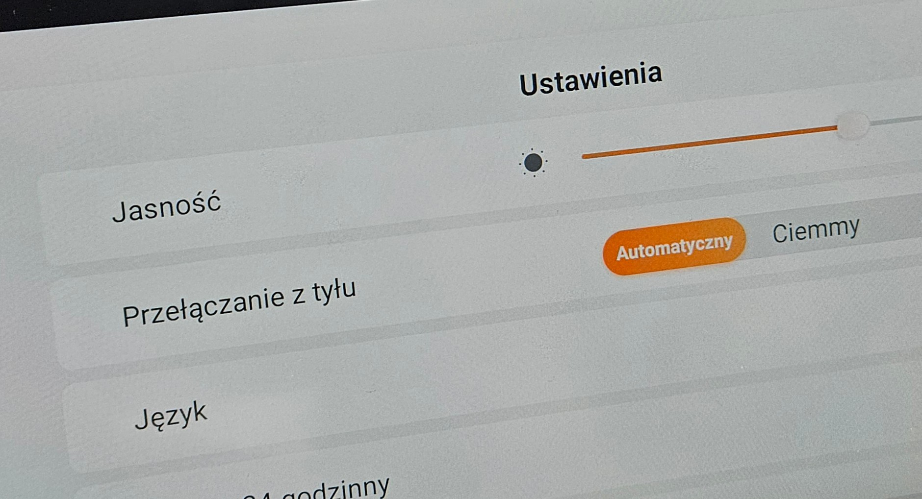 Jak znaleźć regulację podświetlenia zegarów i wyświetlacza? Ukryto ją w menu "Podświetlanie tyłu"!