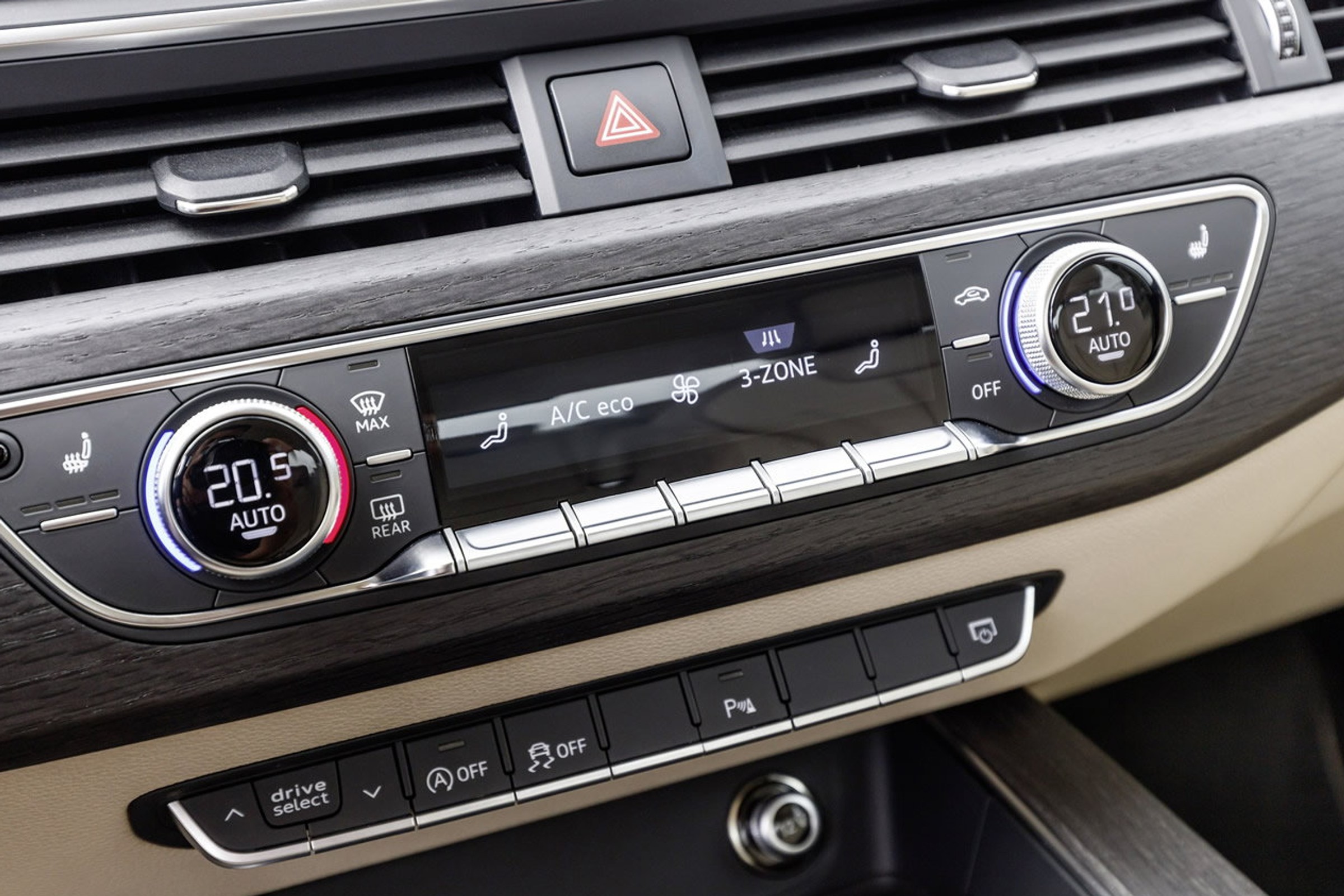 Jest prosty trik na nagrzanie auta w zimne dni, ale nie wolno korzystać z niego cały czas