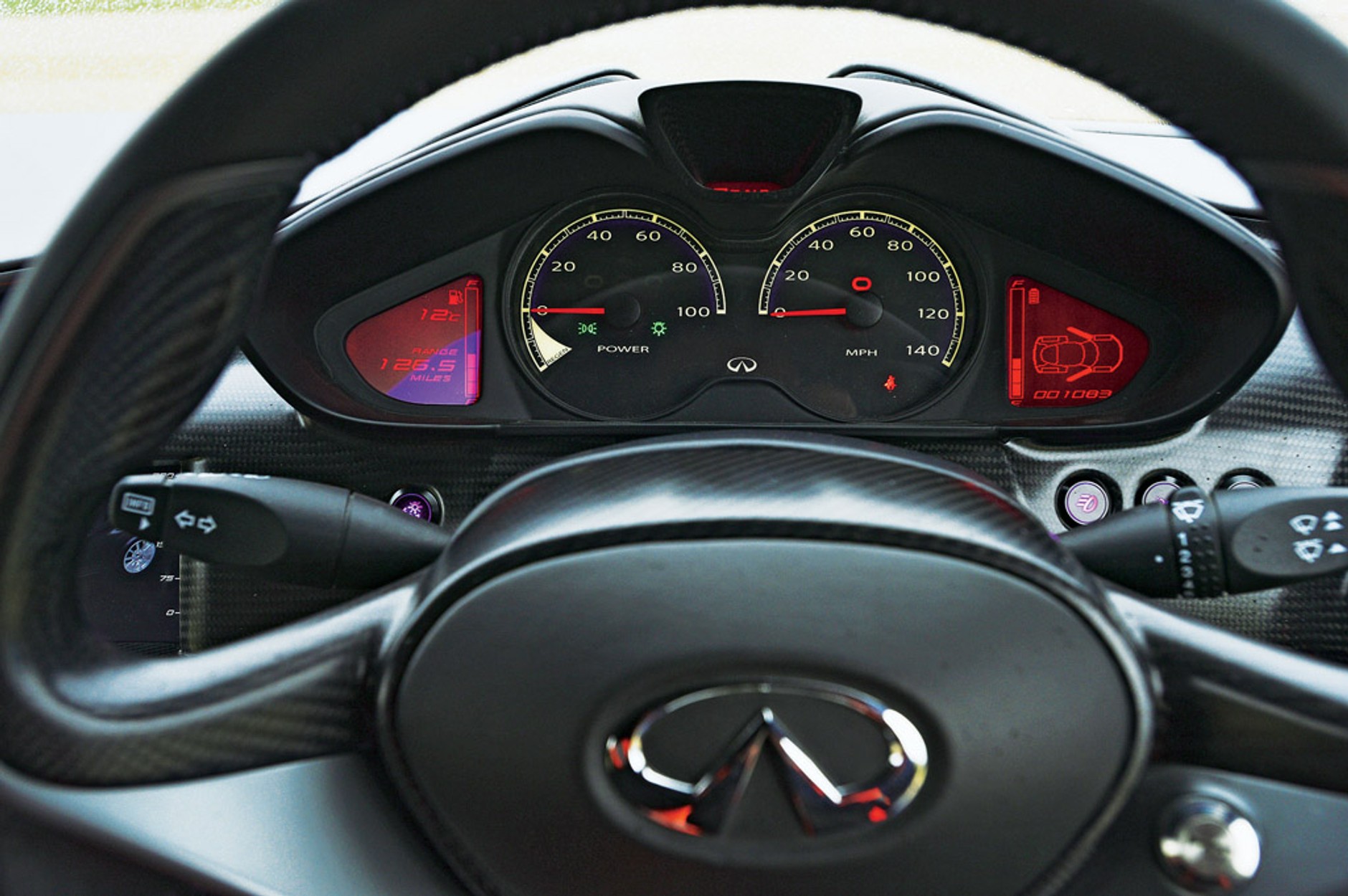 Infiniti Emerg-e: samochód mknący w milczeniu