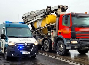 Inspektorzy ITD skontrolowali betoniarkę. "Gruszka" była wypełniona po brzegi