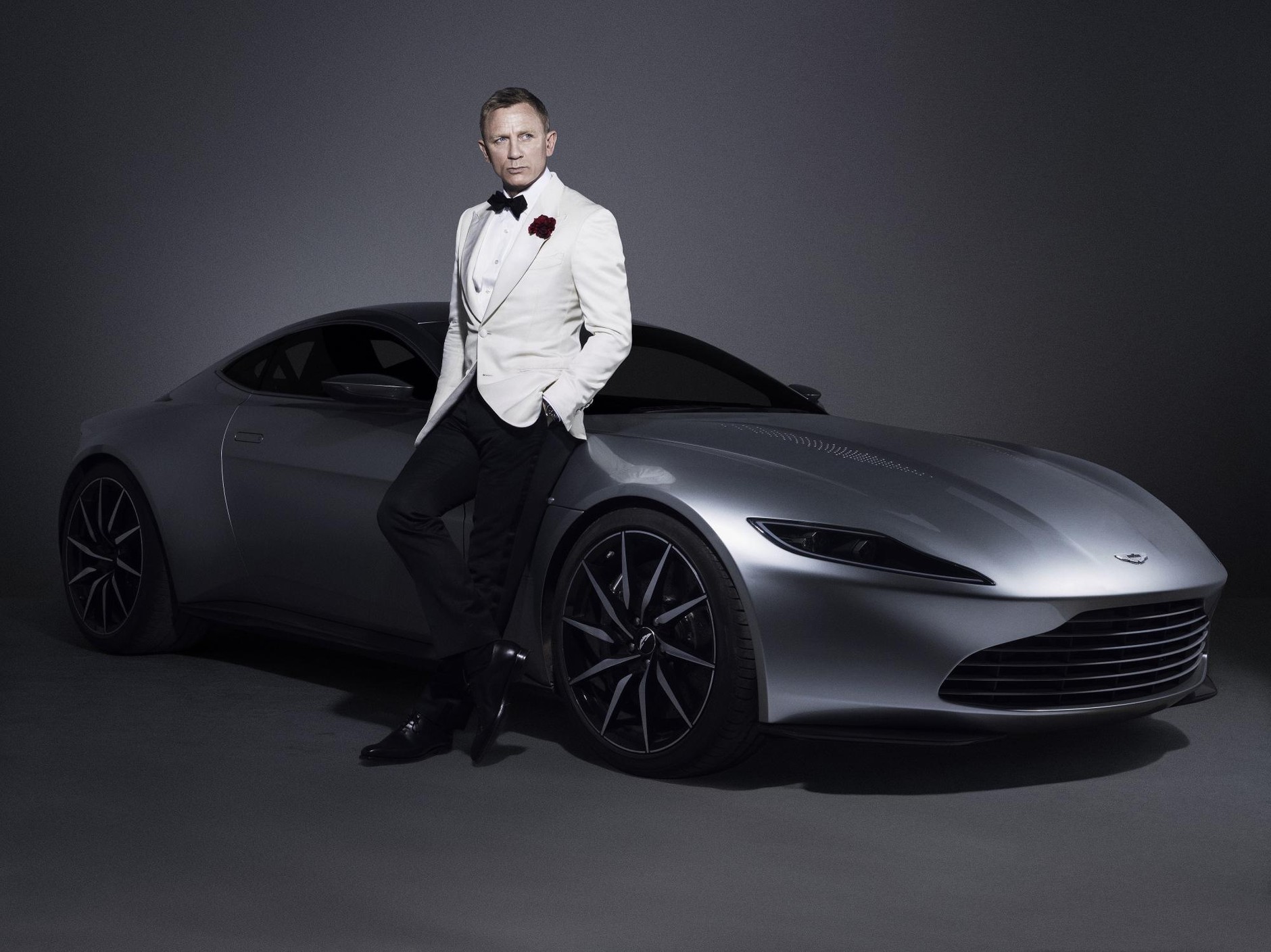 Aston Martin DB10