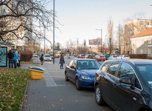 Warszawa wyrzuca samochody z chodników – to efekt pandemii koronawirusa