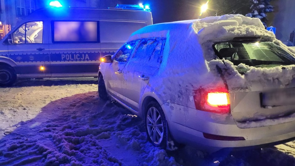 Kierowca ukarany za nieodśnieżony samochód