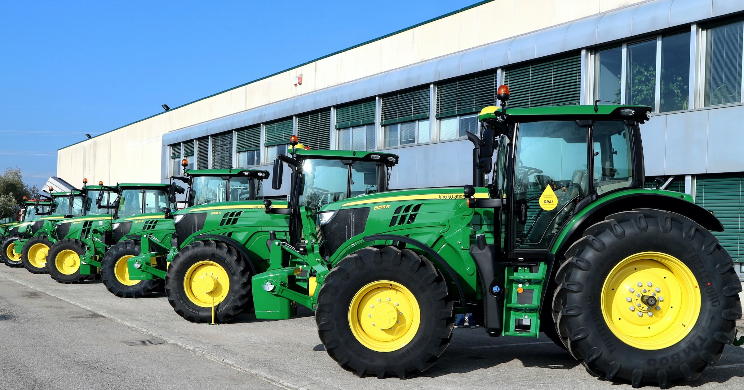 Traktory marki John Deere - zdj. ilustracyjne