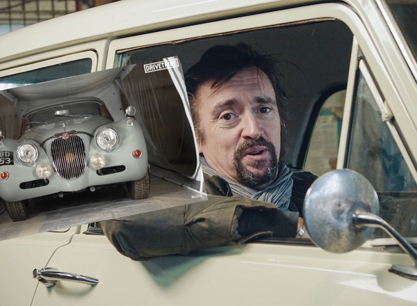 Richard Hammond pokazał swoją stodołę. W środku są prawdziwe skarby [WIDEO]