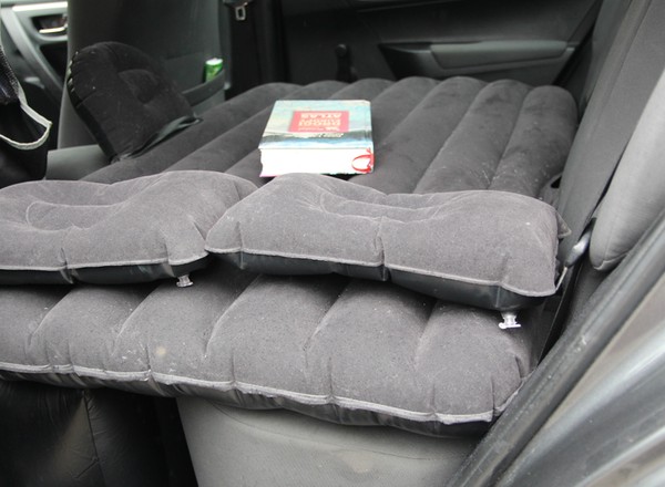 Łóżko samochodowe – jak kawałek sztucznego tworzywa za 108 zł miał odmienić moje życie