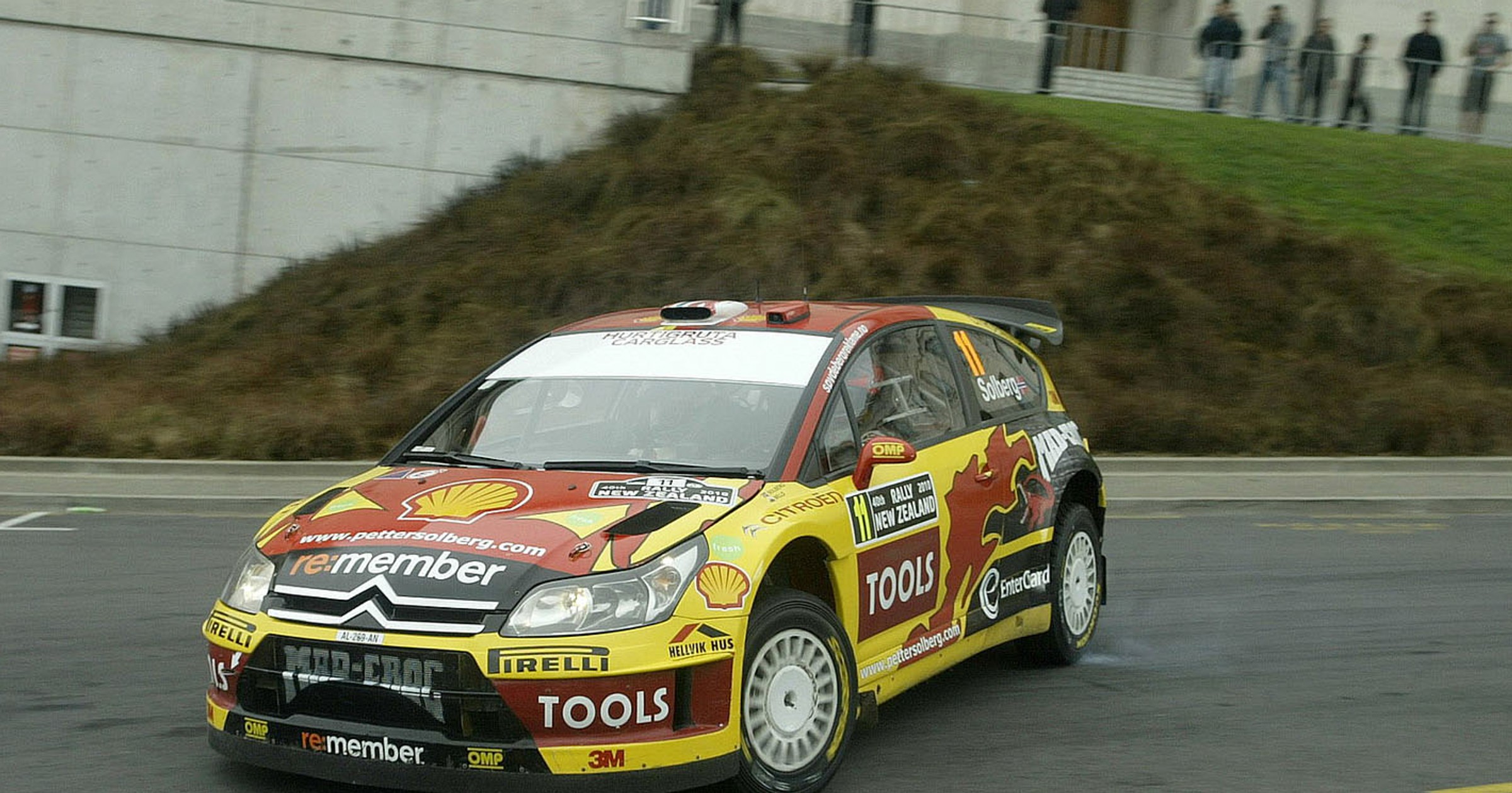 Rajd Nowej Zelandii 2010: Petter Solberg liderem, Loeb uszkodził mostek (1. etap)