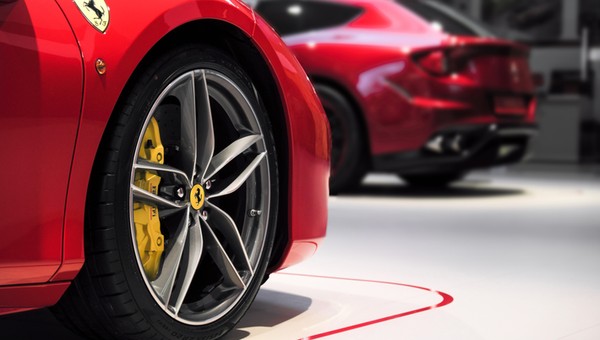 Ferrari przestaje produkować auta do Rosji i przekazuje milion euro dla Ukrainy