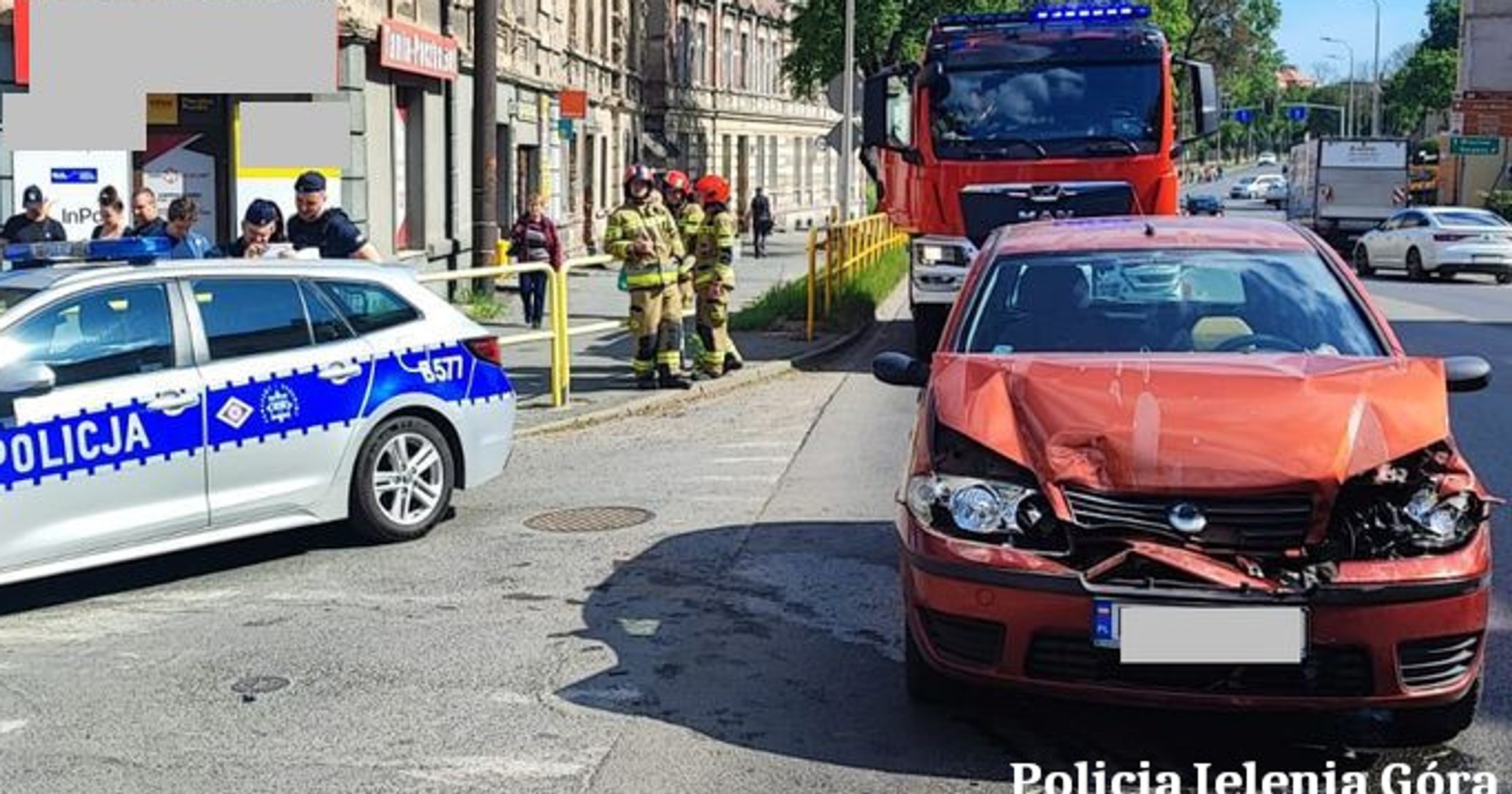 Obraz pochodzący z serwisu https://jelenia-gora.policja.gov.pl/dje/aktualnosci/bieza/119794,Ostroznie-na-drodze-Kierowcy-noga-z-gazu-Grozne-zdarzenia-drogowe-w-Jeleniej-Gor.html