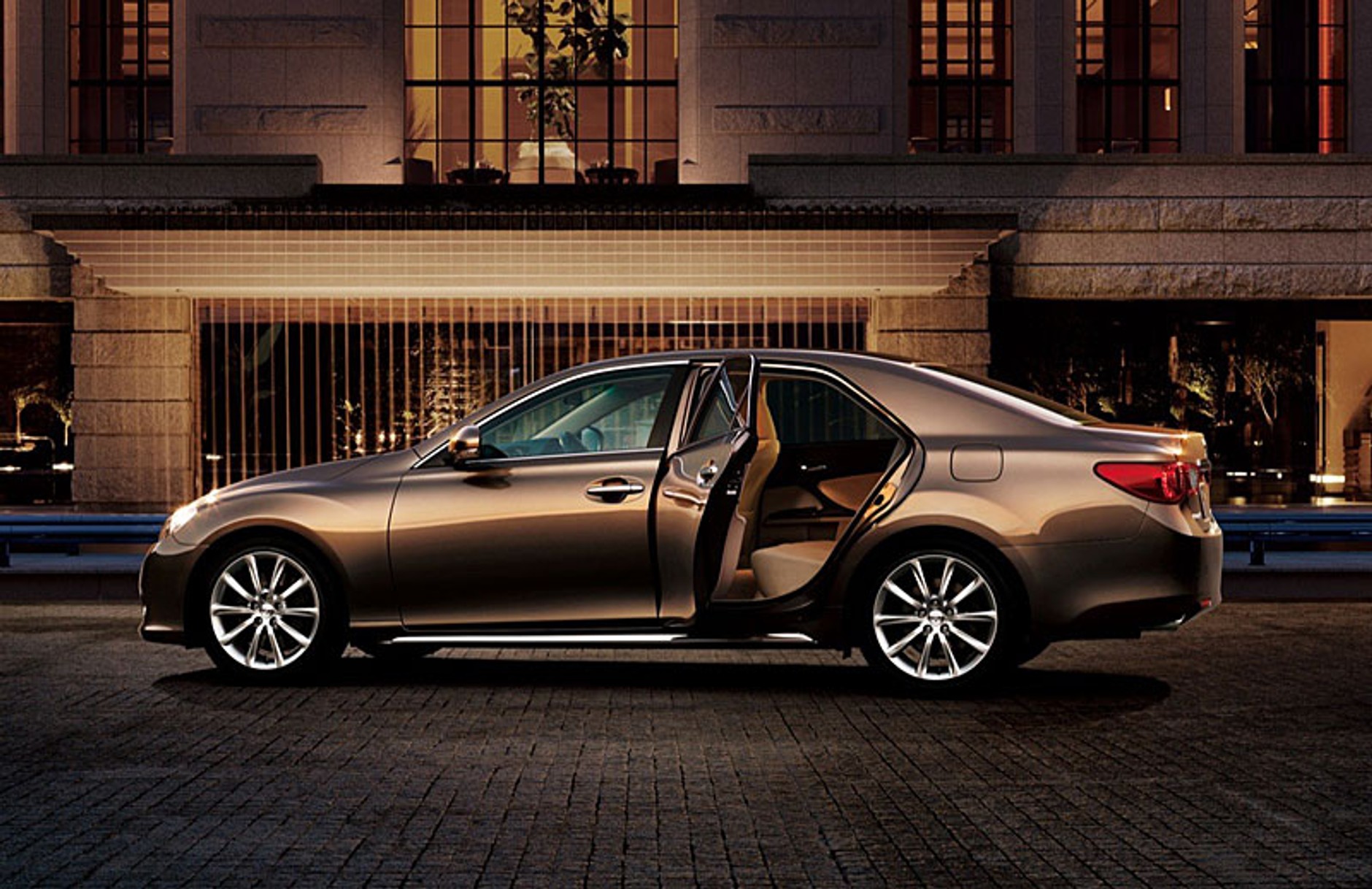 Tokio 2009: Toyota Mark X – limuzyna klasy wyższej