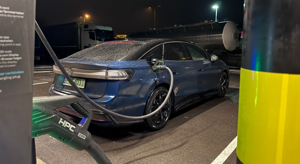 Volkswagen ID.7 ładowanie