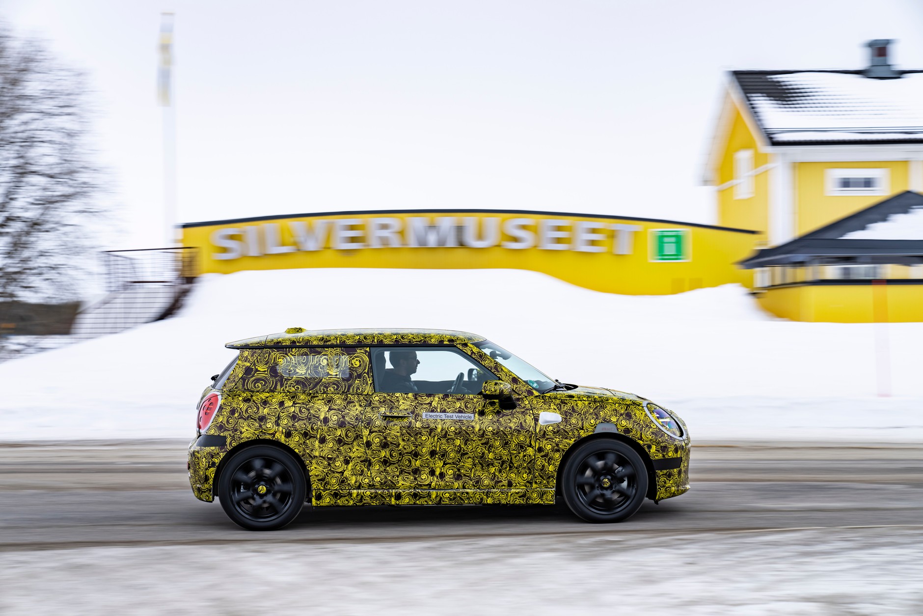 2023 Mini Electric zakamuflowany