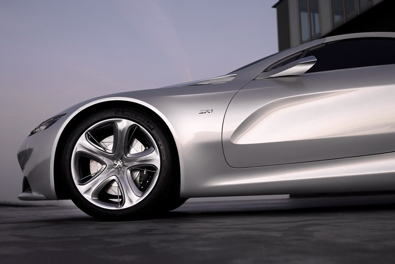 Peugeot SR1 – koniec głupkowatych uśmiechów