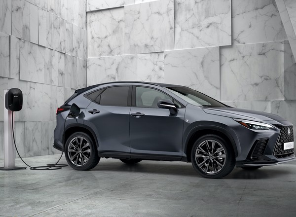 Nowy Lexus NX – w Polsce tylko hybrydowo