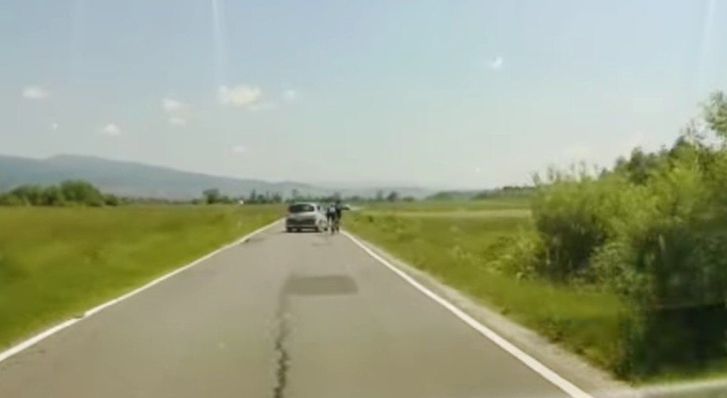 Kadr z filmu zamieszczony w sieci przez poszkodowanych