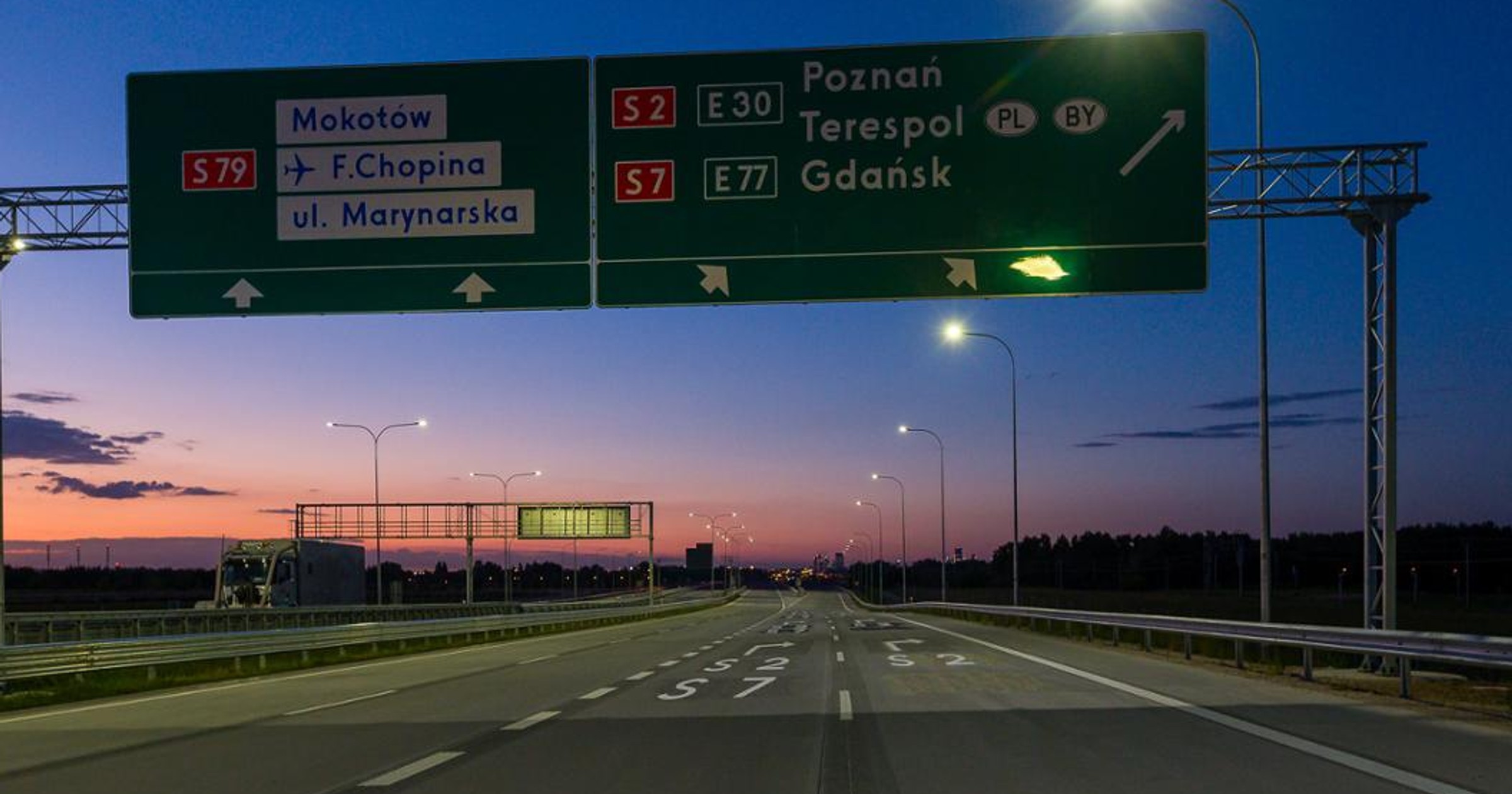 Informacje kierunkowe mają przyczynić się do poprawy bezpieczeństwa na polskich drogach