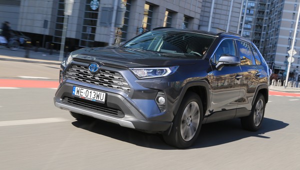 Hybryda do miasta czy w teren? Toyota RAV4 2.5 Hybrid 4x4