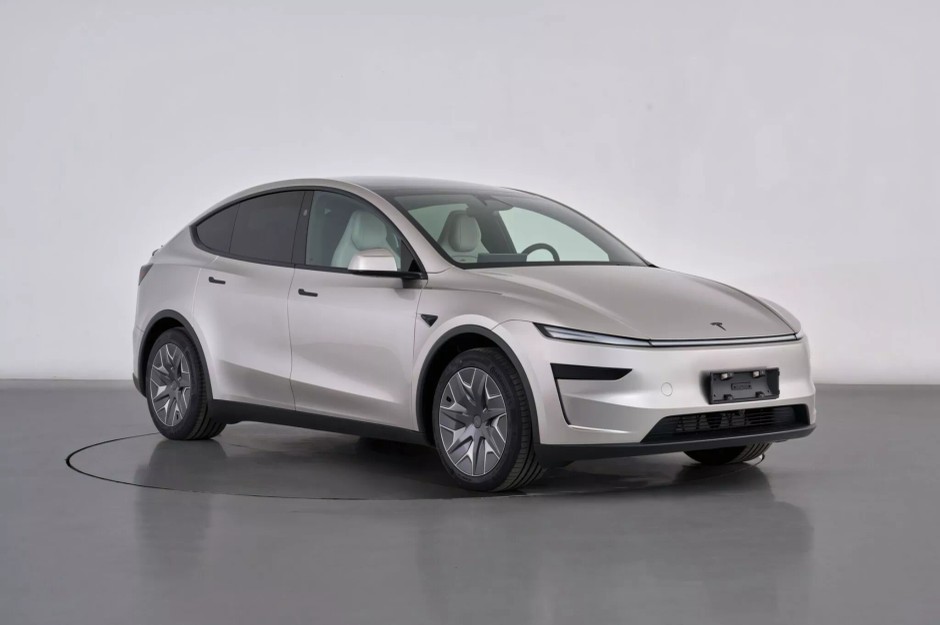 Tesla Model Y L, pierwsze zdjęcia