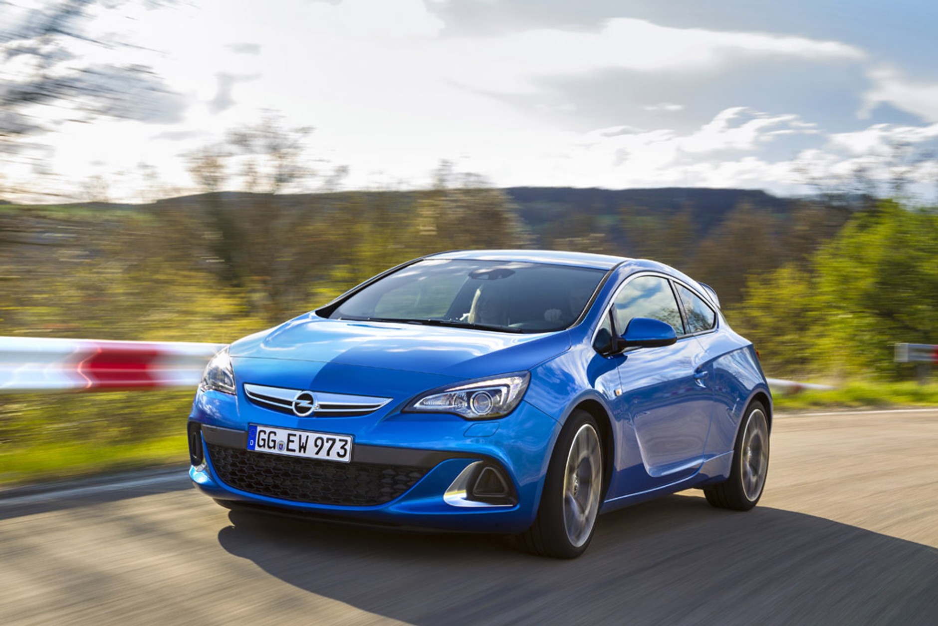 Opel Astra OPC: Golf GTI może się bać