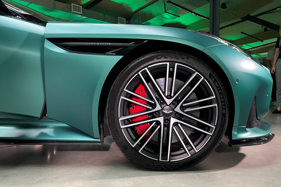 Aston Martin DB12 na polskiej premierze w Warszawie
