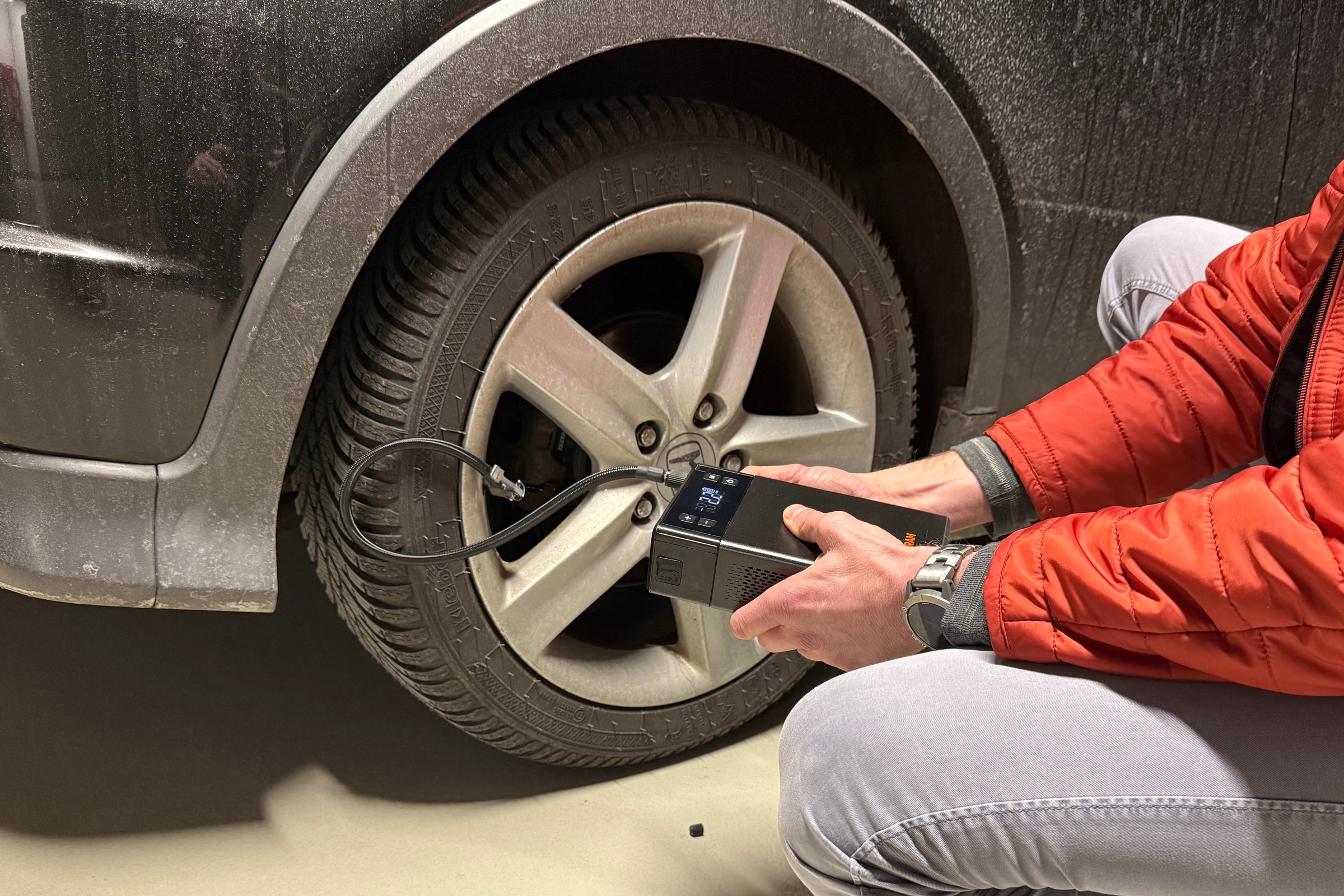 Odpowiednie ciśnienie w oponach to prosty sposób na zmniejszenie spalania. Wystarczy robić to, co jakiś czas