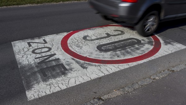 Europejskie miasta chcą ograniczenia prędkości do 30 km/h. Pomysł popierają eksperci