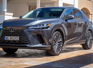 Lexus wyprzedaje ostatnie sztuki aut z rocznika 2024. W przypadku jednego SUV-a rabat wynosi... 100 tys. zł
