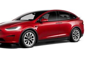 Tesla Model X po liftingu i Wiedźmin na pokładzie