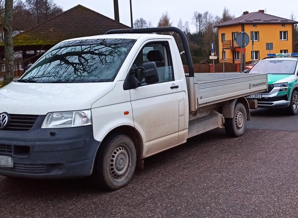 Zatrzymali litewskiego transportera i przeszukali pakę. Strażnicy mieli nosa