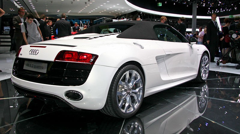 Audi R8 Spyder: V10 quattro inaczej