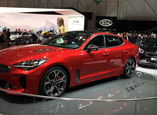 Genewa 2017: Kia Stinger w wersji europejskiej