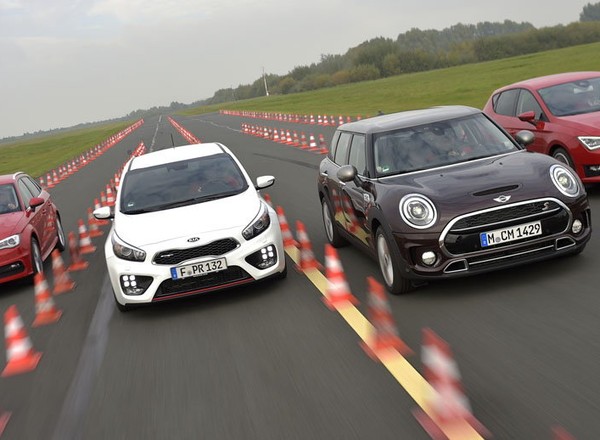 Mini Clubman w porównaniu z szybkimi kompaktami