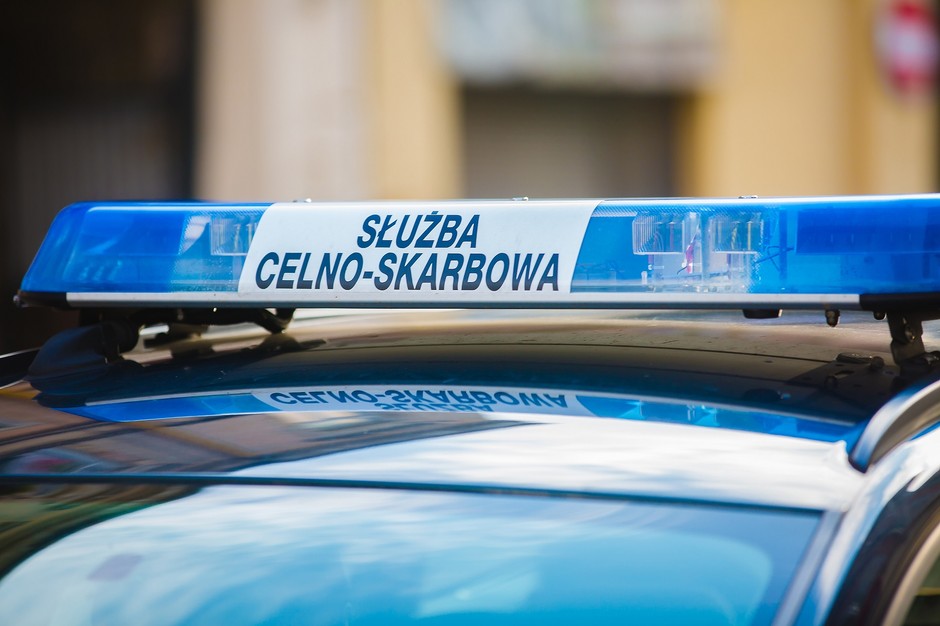 Celnicy wysyłają używane części do utylizacji
