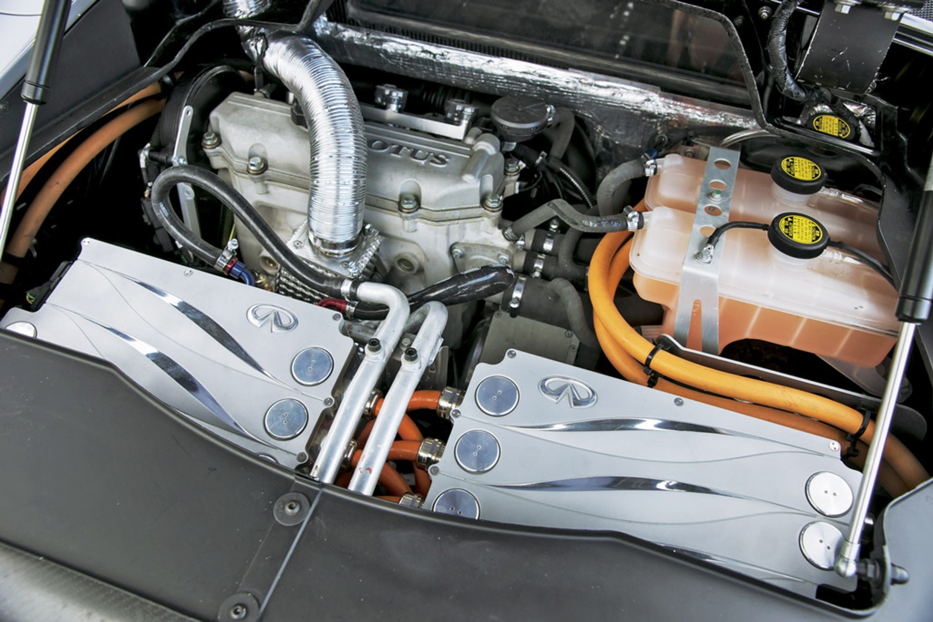 Infiniti Emerg-e: samochód mknący w milczeniu