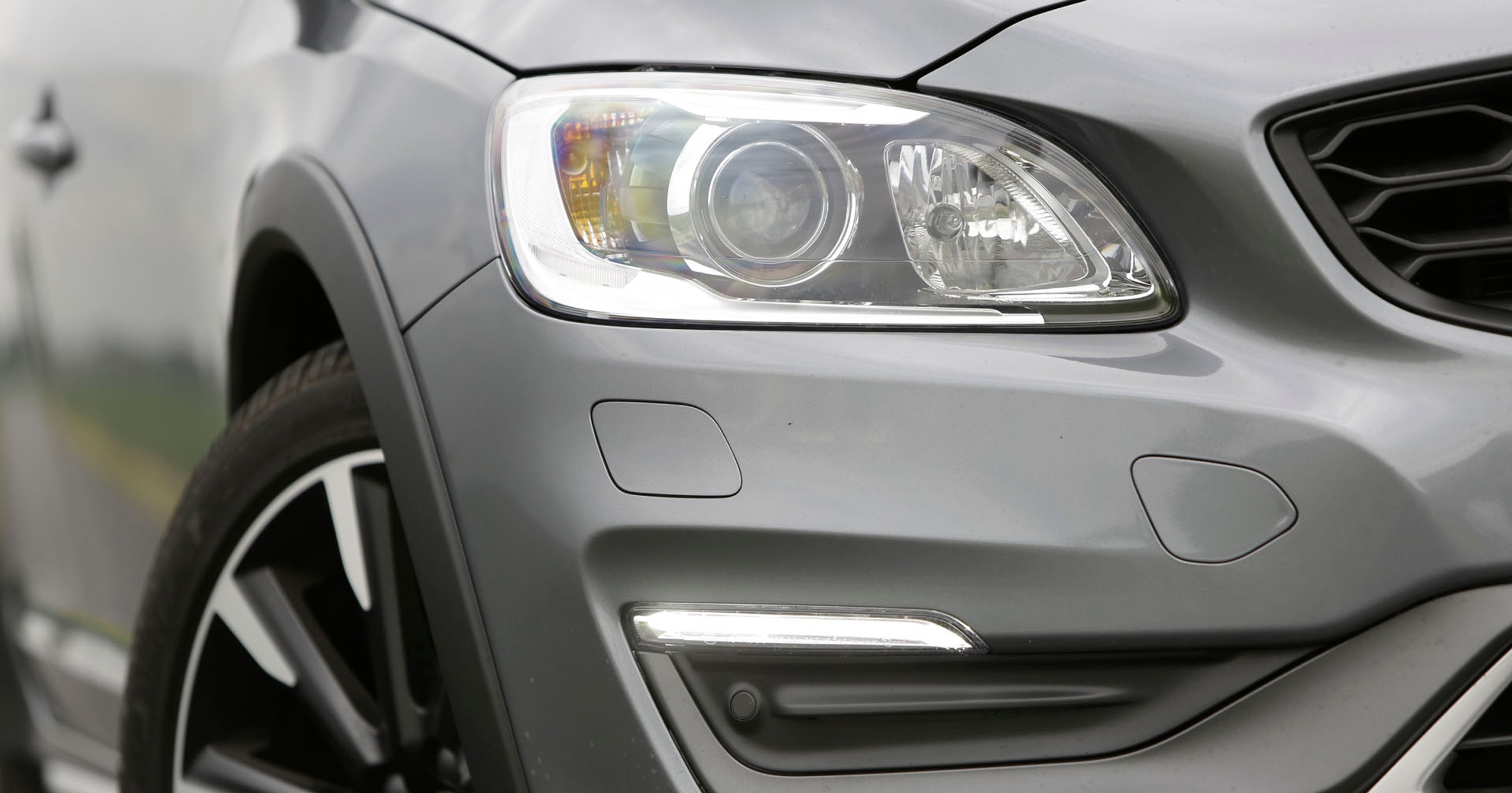 Volvo S60 D4 AWD Cross Country - sedan na szczudłach