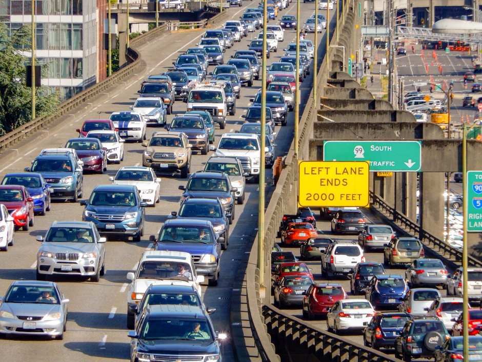 Amerykańskie autostrady są nie tylko zatłoczone. Także tam władze muszą walczyć z uporczywą jazdą lewym pasem