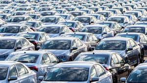 Znów zaczynamy kupować nowe auta. Dilerzy mają dobre zachęty