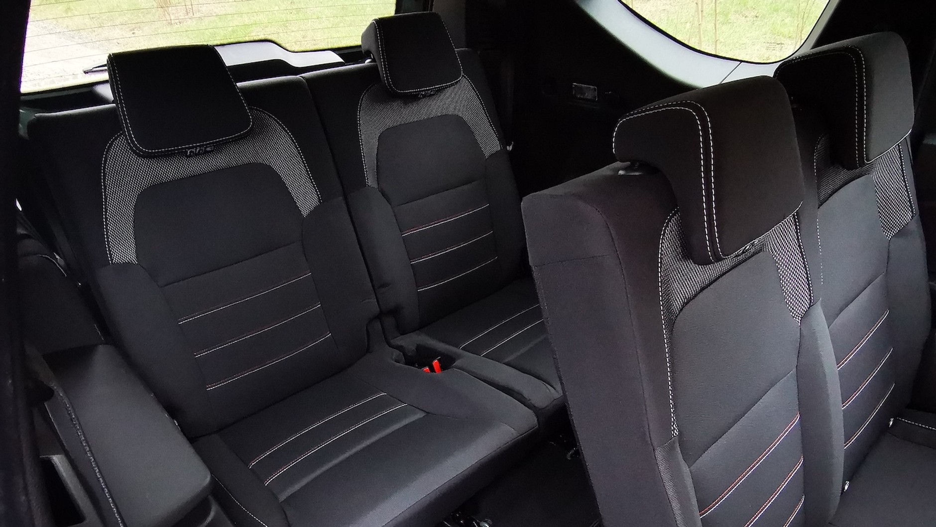 Dacia Jogger: miejsca w trzecim rzędzie od biedy pomieszczą nie tylko dzieci.
