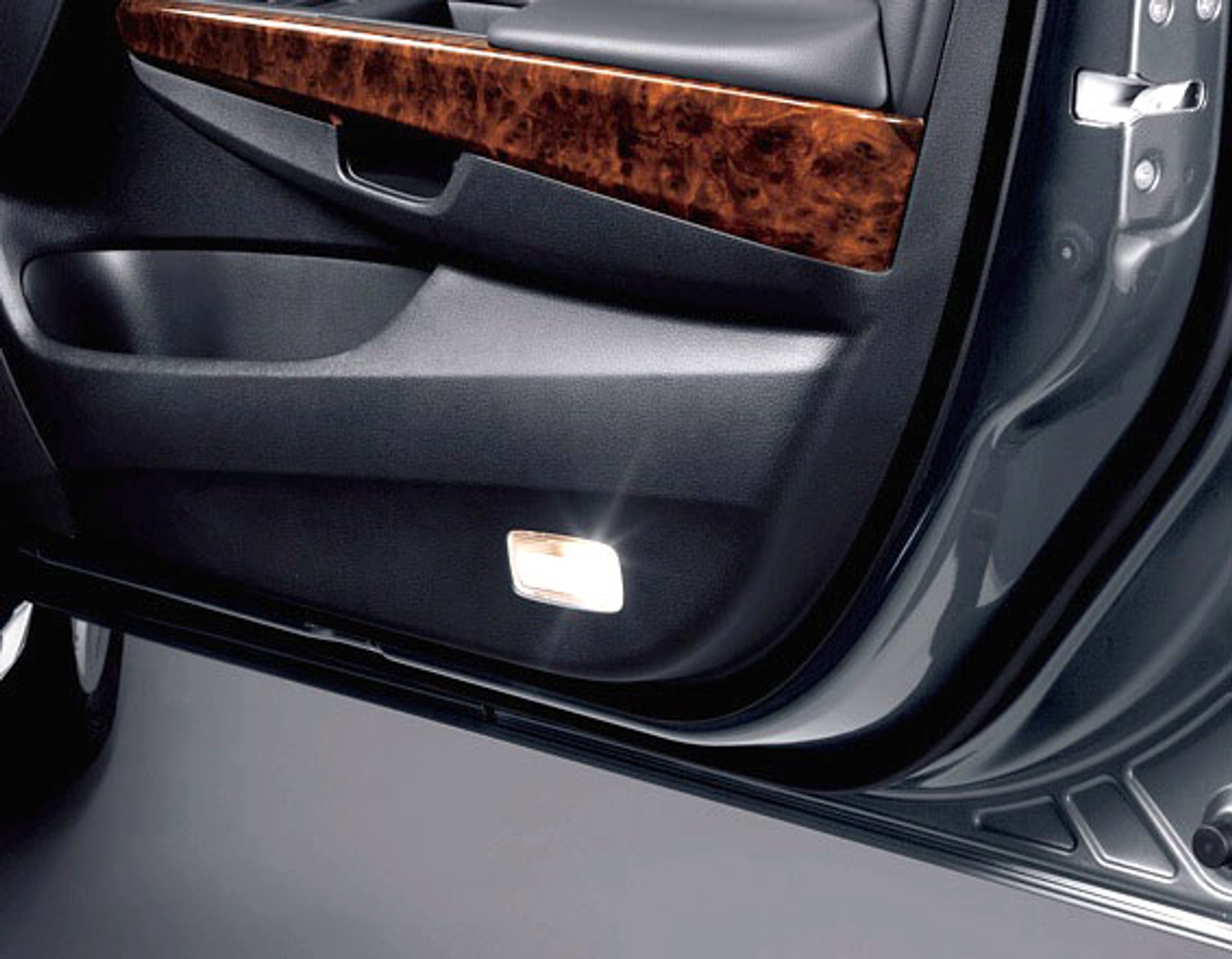 Honda Inspire: nowy sedan debiutuje na rynku japońskim