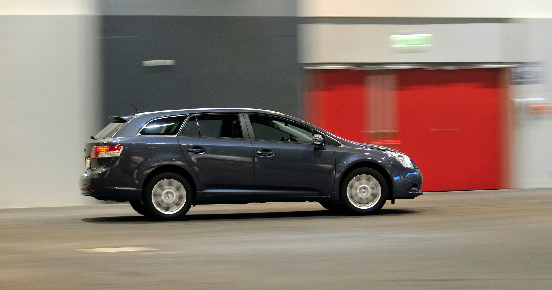 Porównanie: Ford Mondeo Kombi, Honda Accord Tourer, Škoda Superb Combi, Toyota Avensis Wagon i Volkswagen Passat  Variant