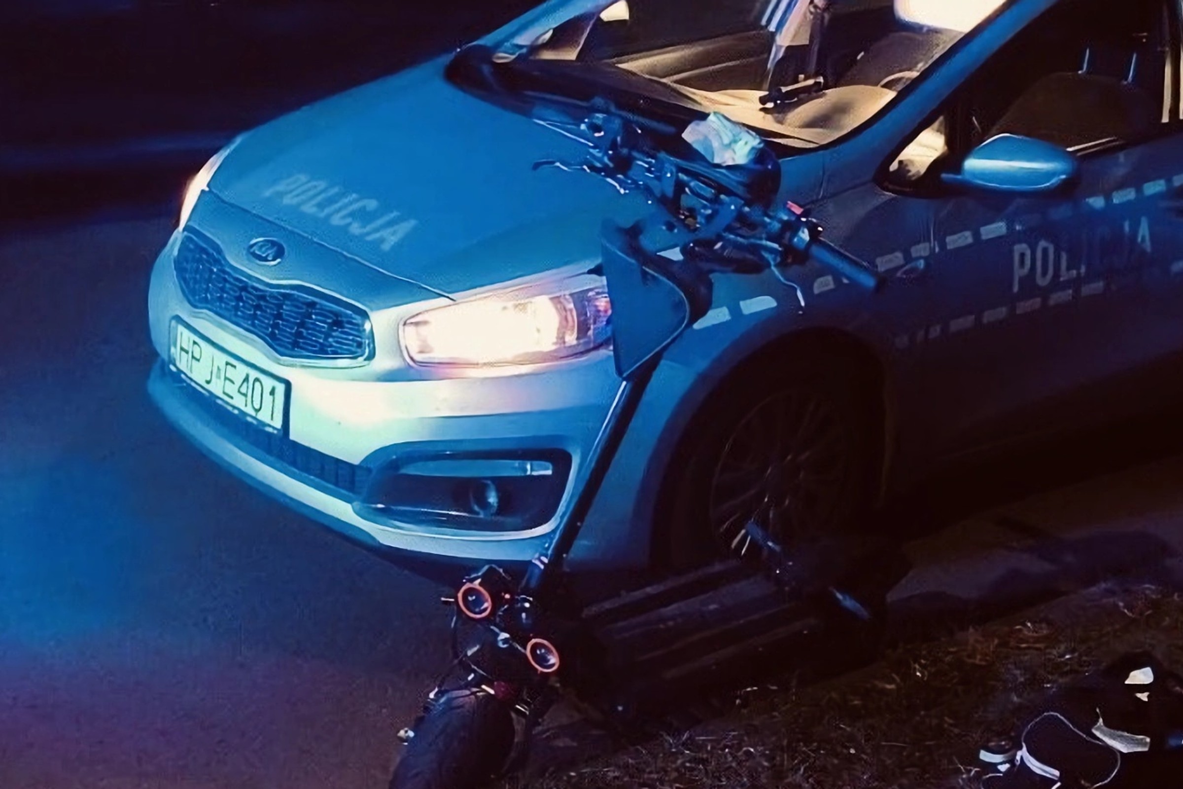 Chciał uciec na hulajnodze przed policją, ale wjechał w radiowóz. Stanie przed sądem