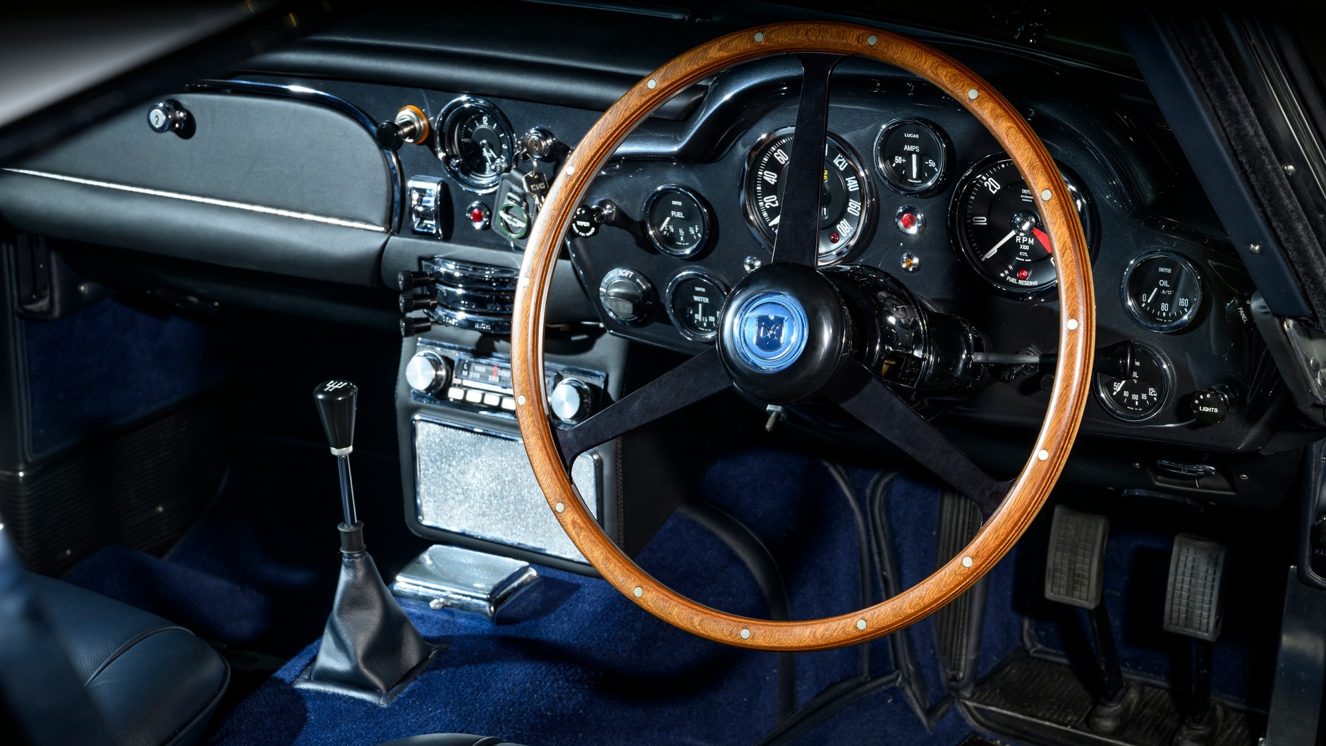 Aston Martin DB5 Vantage z 1965 r. wyremontowany po 45-letnim postoju na dworze