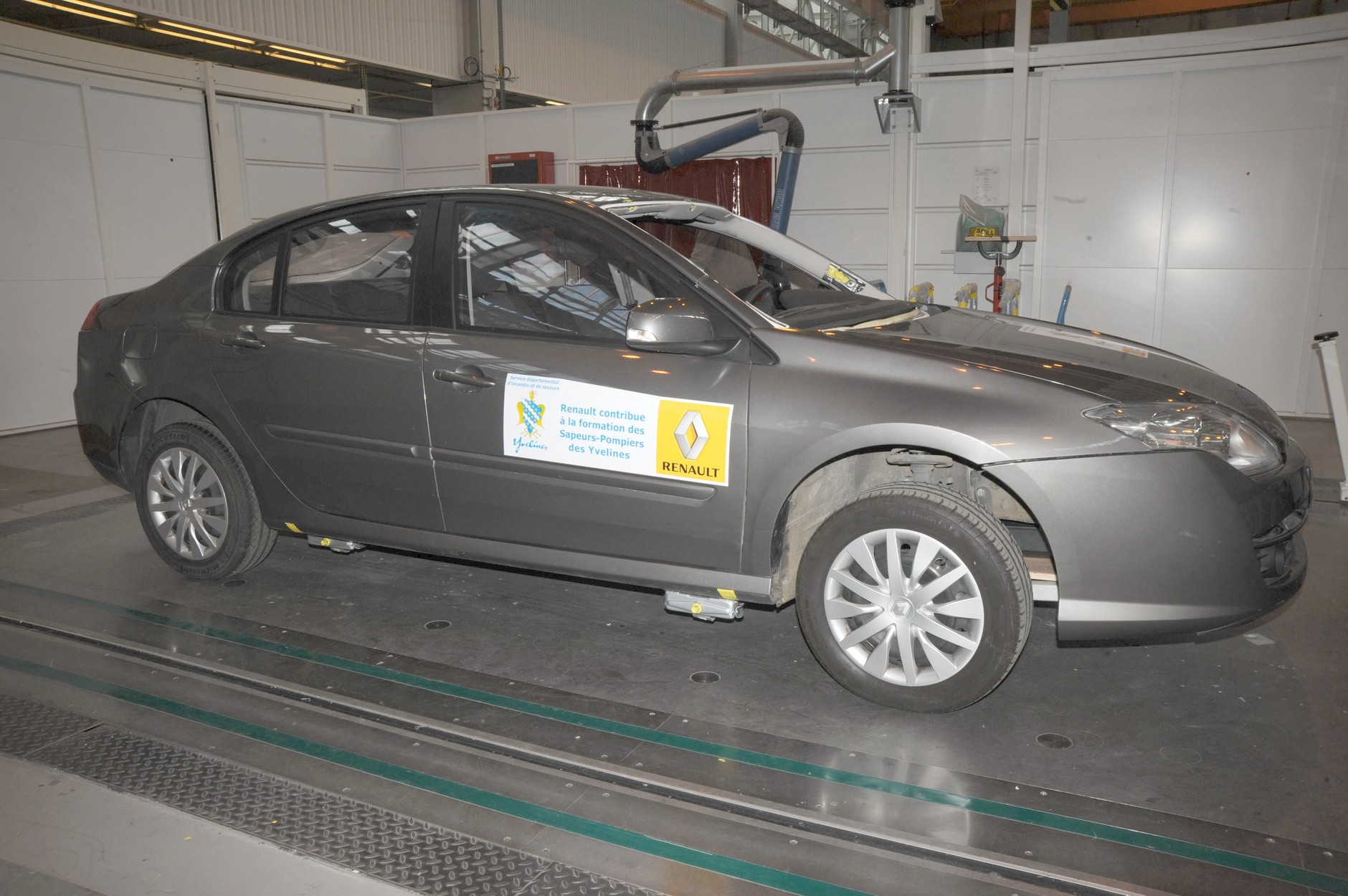 Demontowalne Renault Laguna dla straży pożarnej