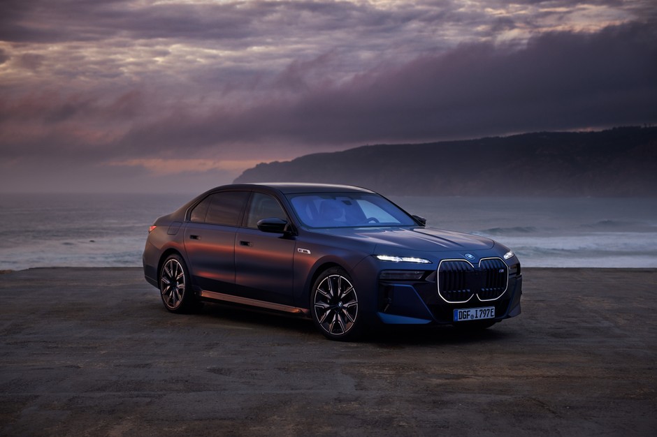 BMW i7 M70