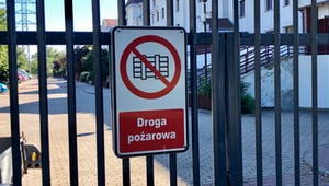 Kierowcy parkują na drogach pożarowych. Ryzyko mandatu to najmniejszy problem