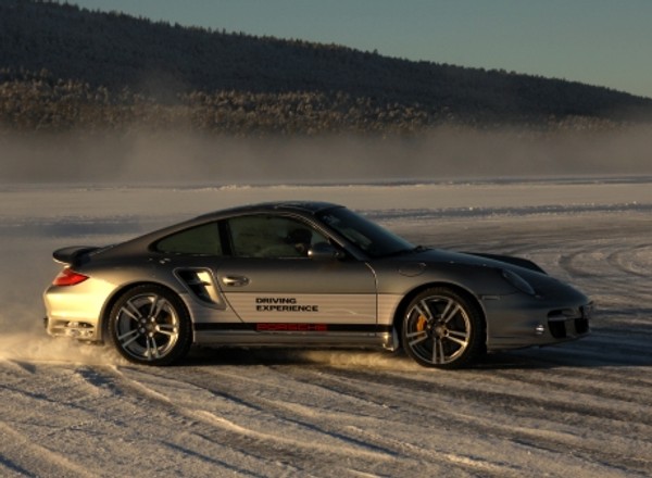 Porsche Ice Force: Poślizg? O to właśnie chodzi!