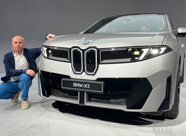 BMW iX3 wprowadza nas do przyszłości motoryzacji. Neue Klasse to prawdziwy game changer